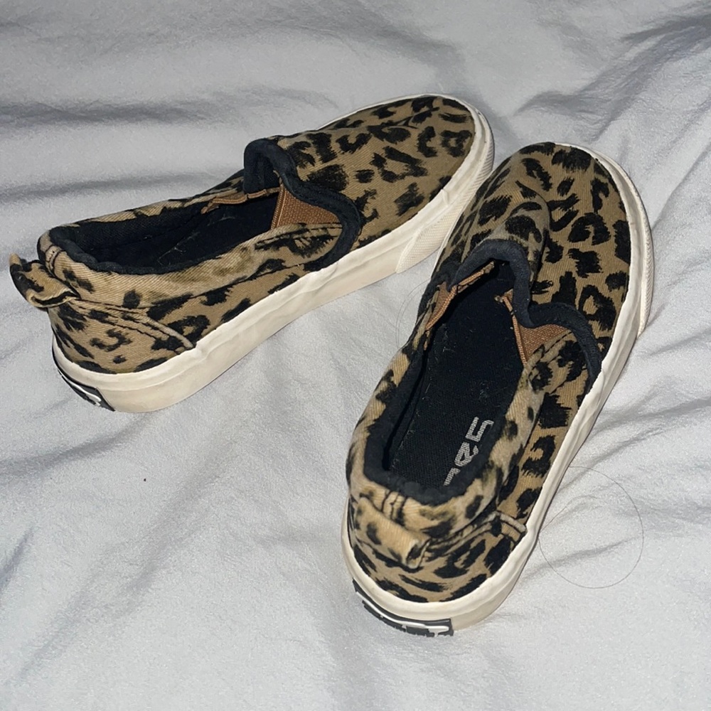 **3/$15** EUC leopard sneakers